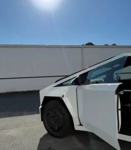 2025 Tesla Cybertruck