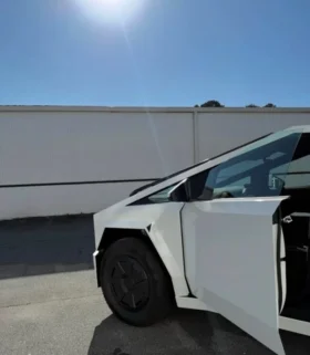2025 Tesla Cybertruck